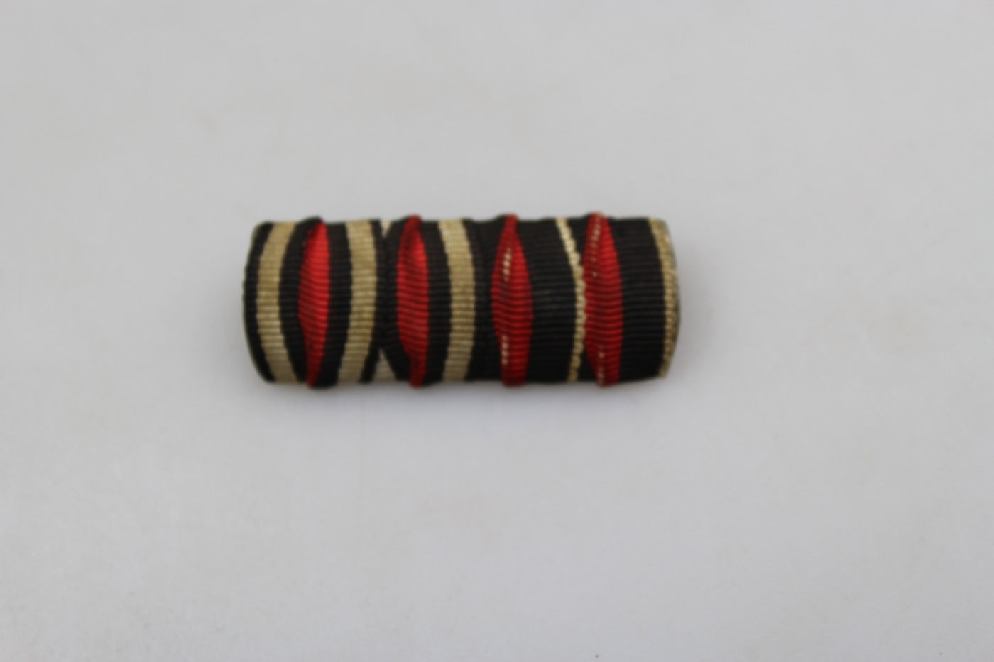 Spilla da giacca con due ribbon