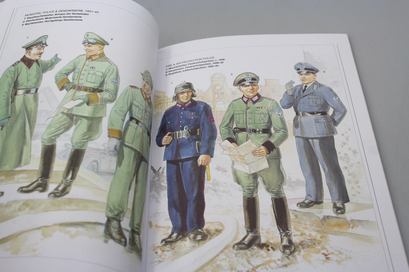 OSPREY - Men at Arms "WW2 German Police Units"