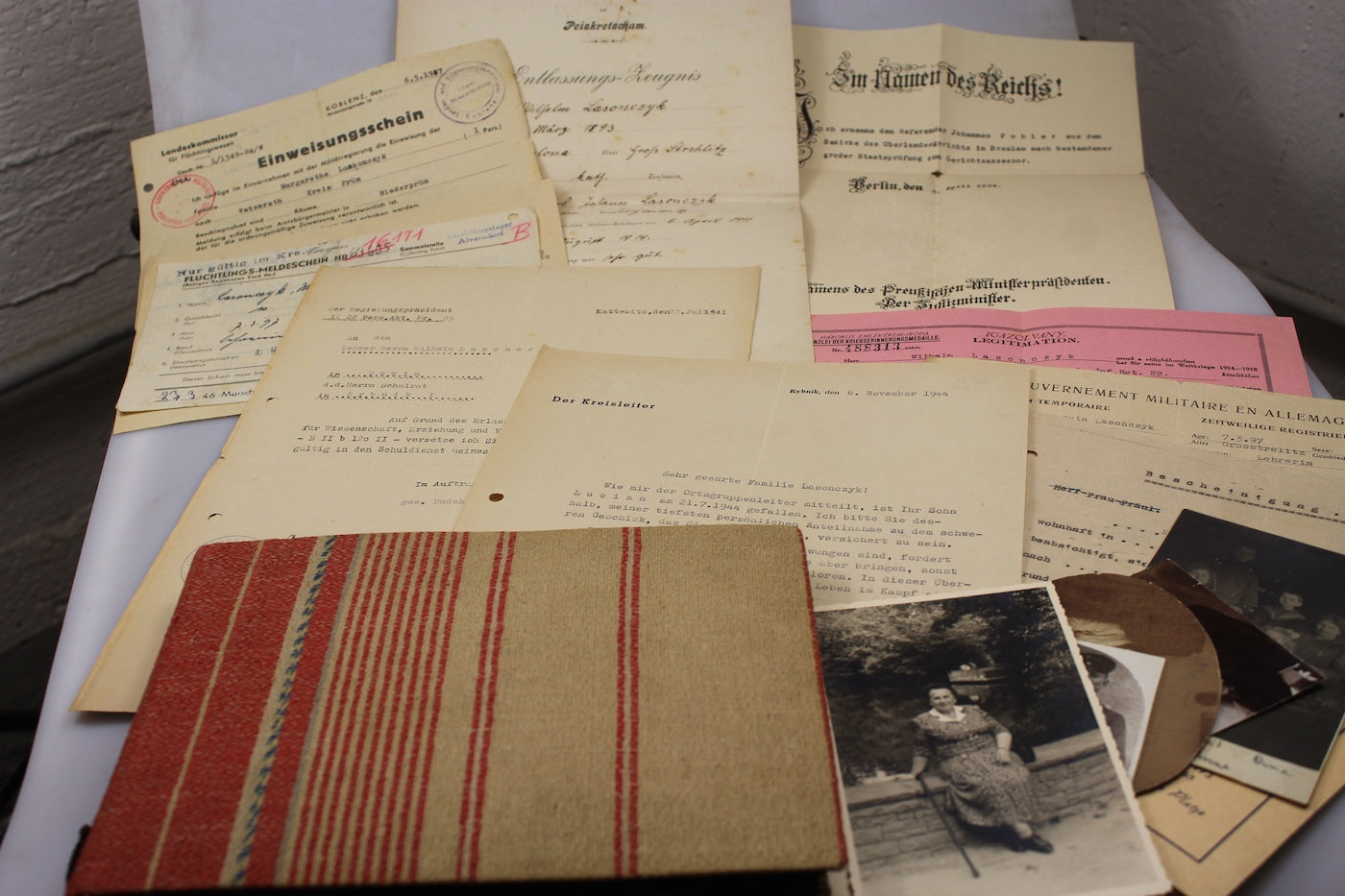 Album fotografico + documenti anni 30/40