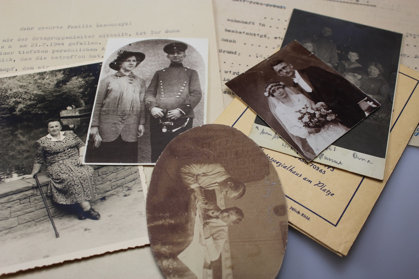 Album fotografico + documenti anni 30/40
