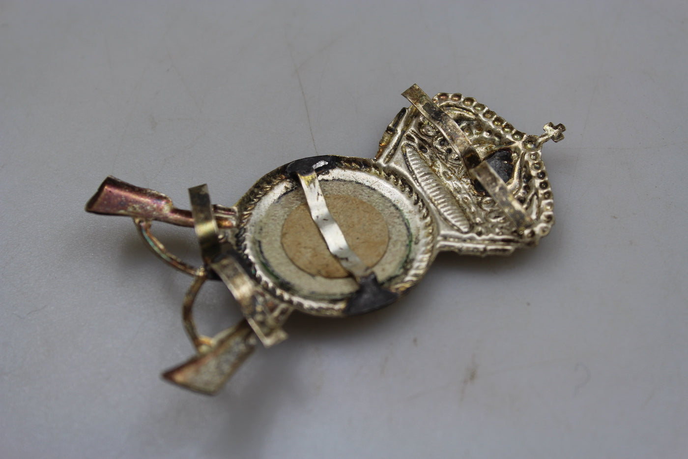 Fregio metallico copricapo REI