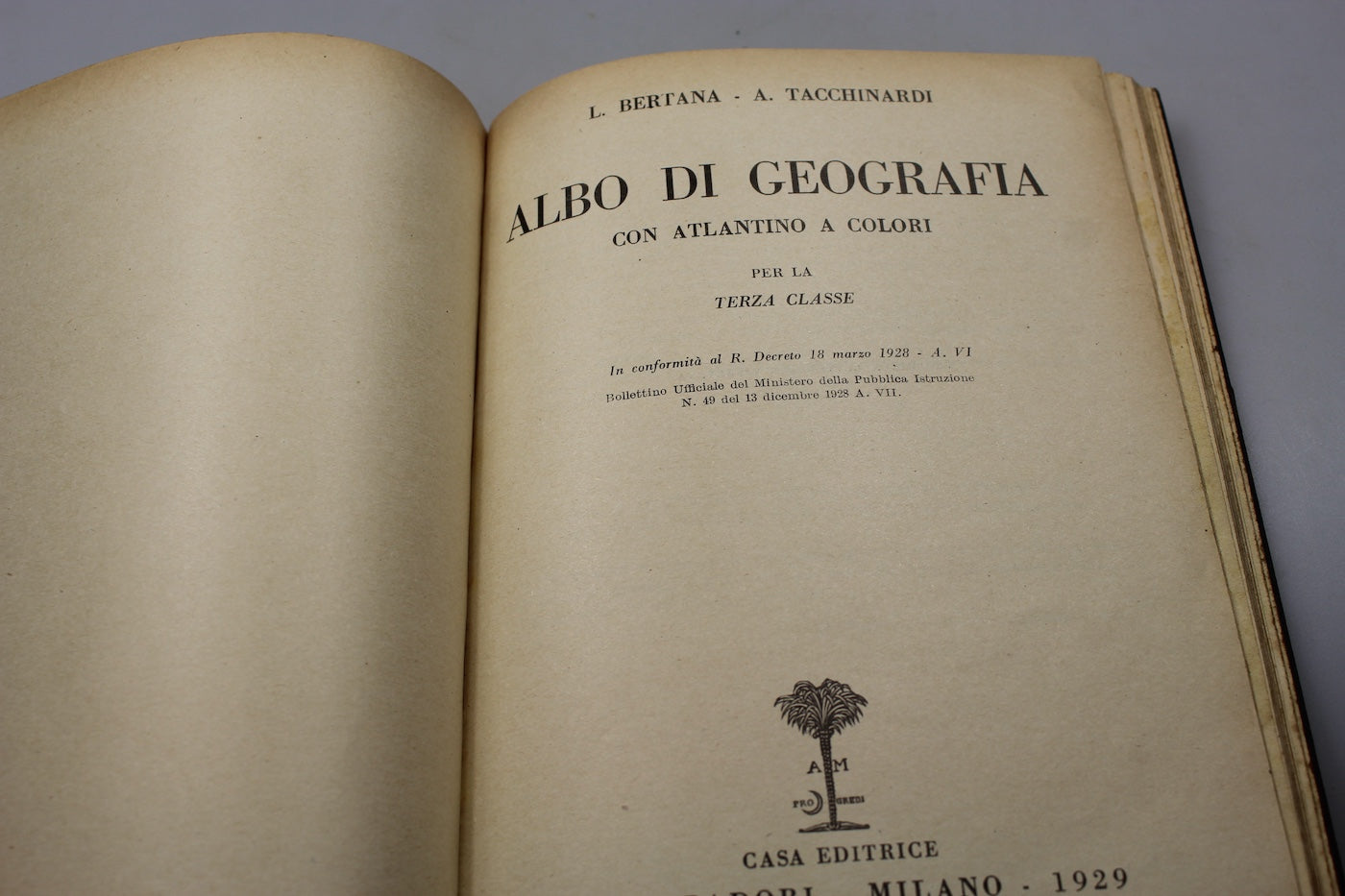 Libro di Storia e Geografia III^ Classe - Ventennio
