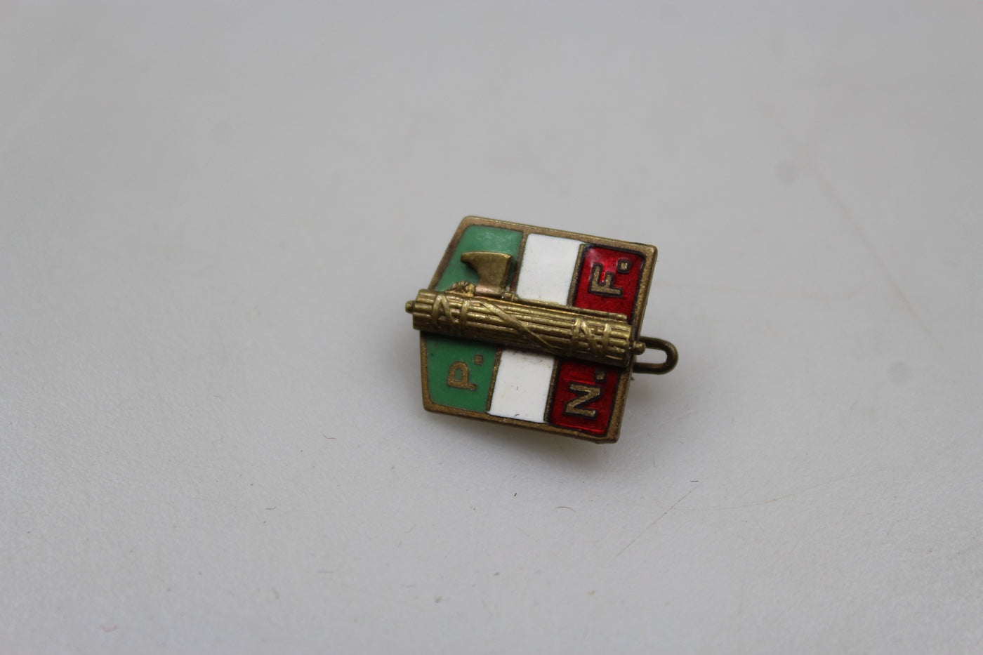 Pin smaltato PNF Femminile anni 30/40, foto 2