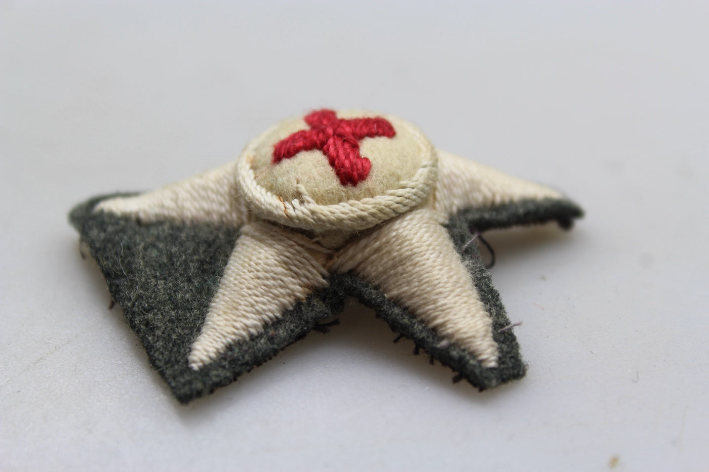 Fregio per copricapo CRI WW2