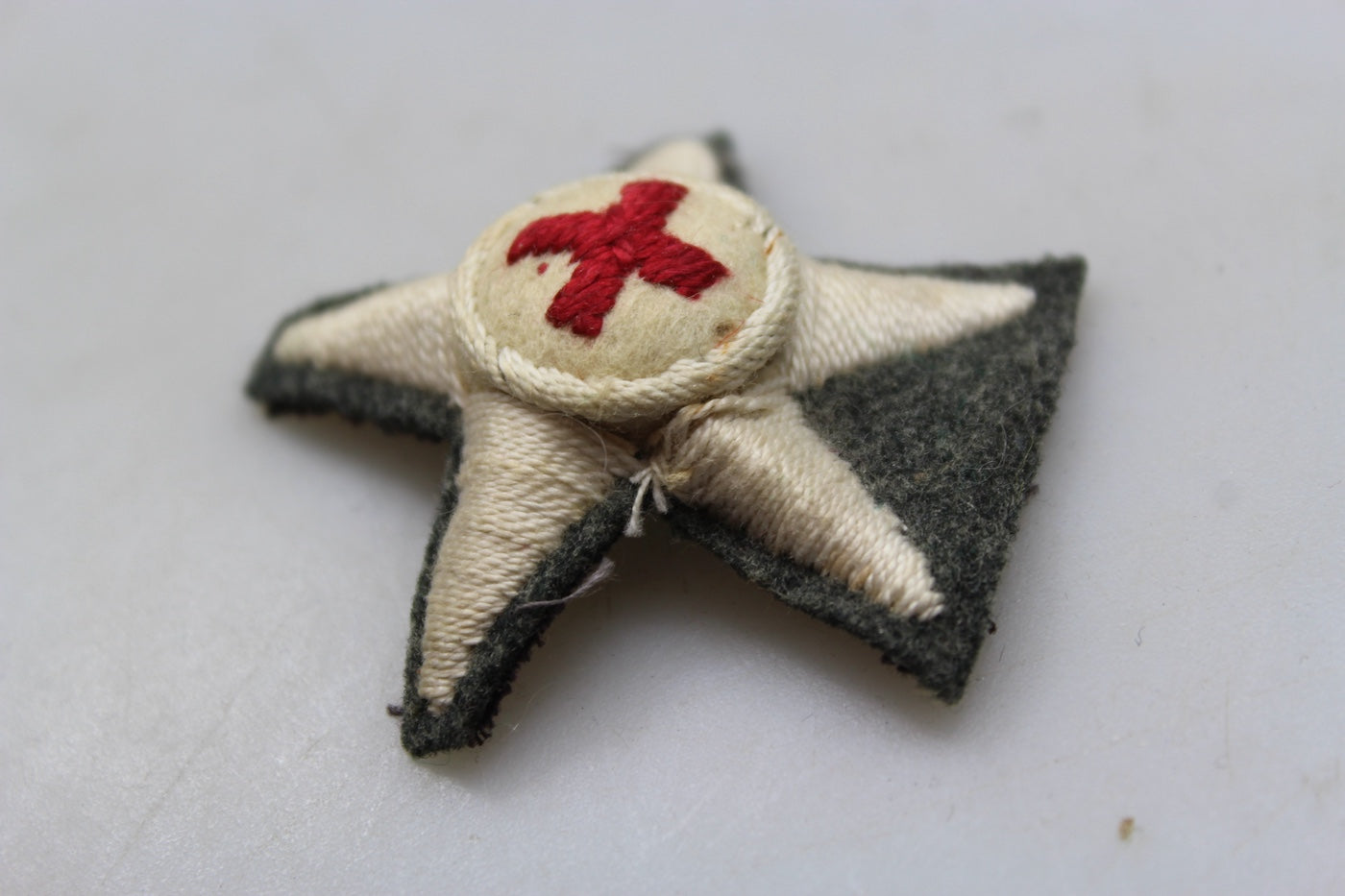 Fregio per copricapo CRI WW2