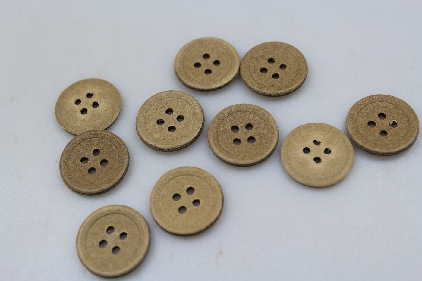# 10 bottoni  “matching” in cartone pressato diametro 22 mm