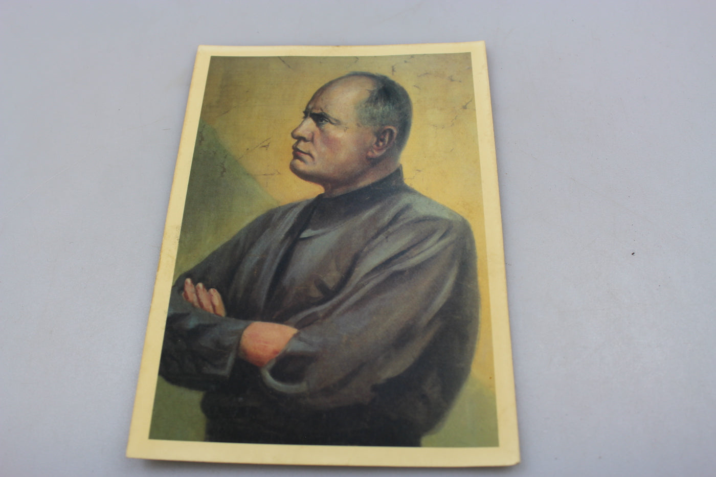 Cartolina postale a colori raffigurante il Duce Benito Mussolini