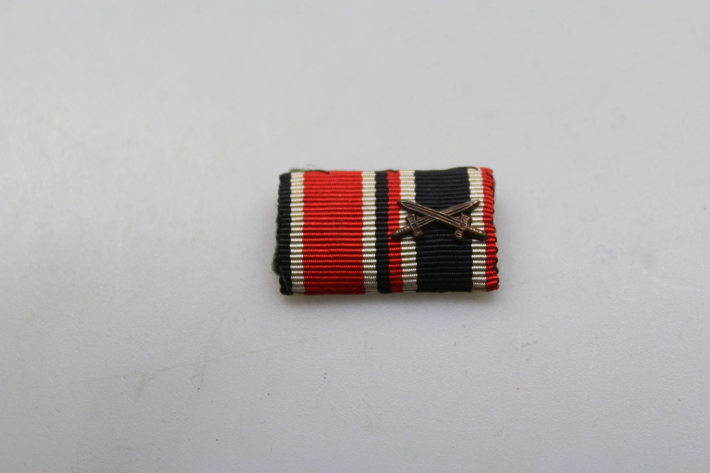 REPRO pin 2 ribbon WH