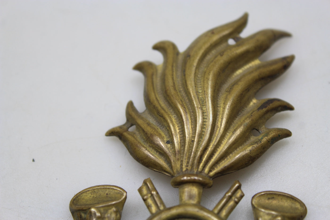 Fregio copricapo Regia Guardia di Finanza WW2