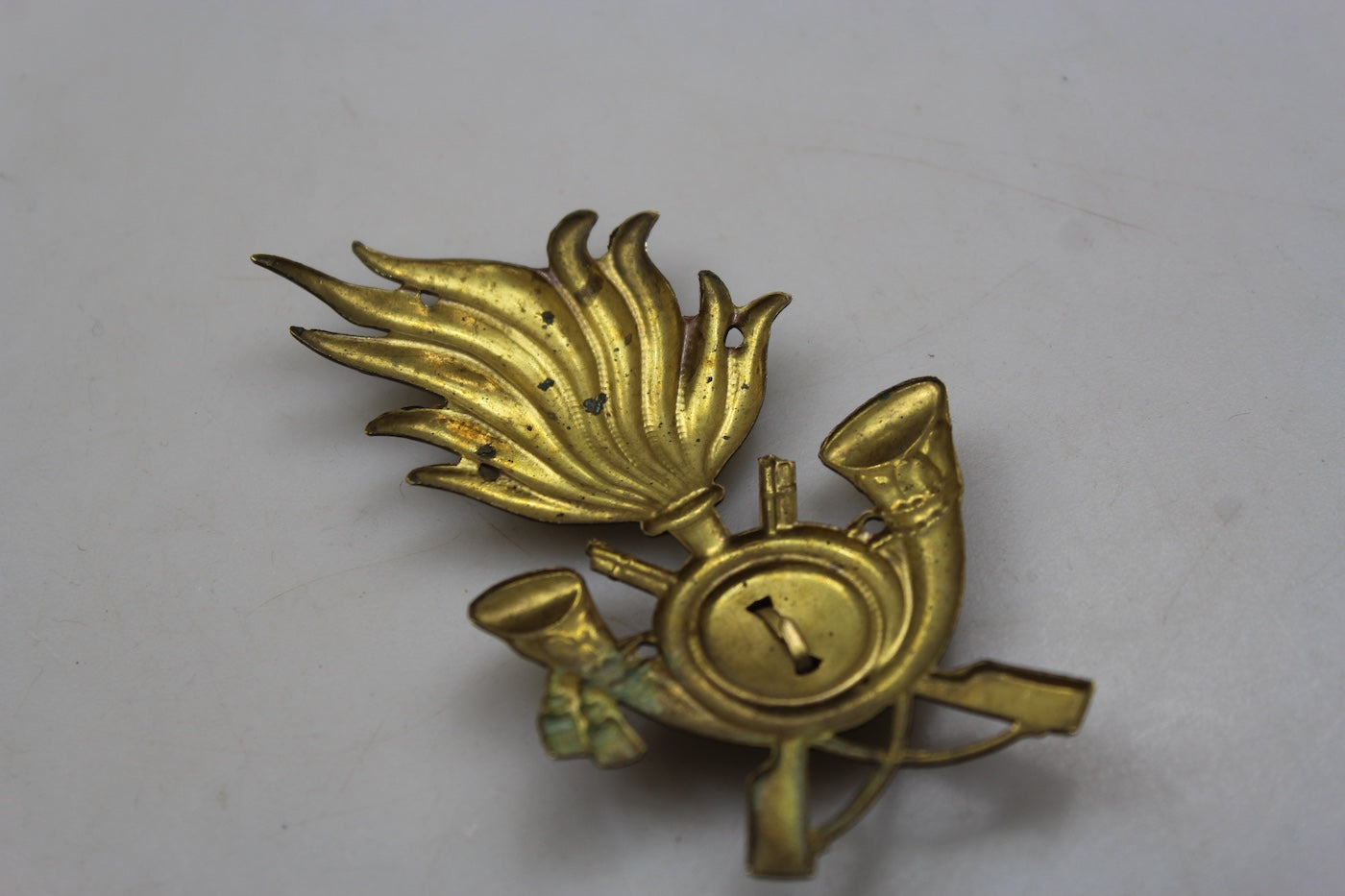 Fregio copricapo Regia Guardia di Finanza WW2
