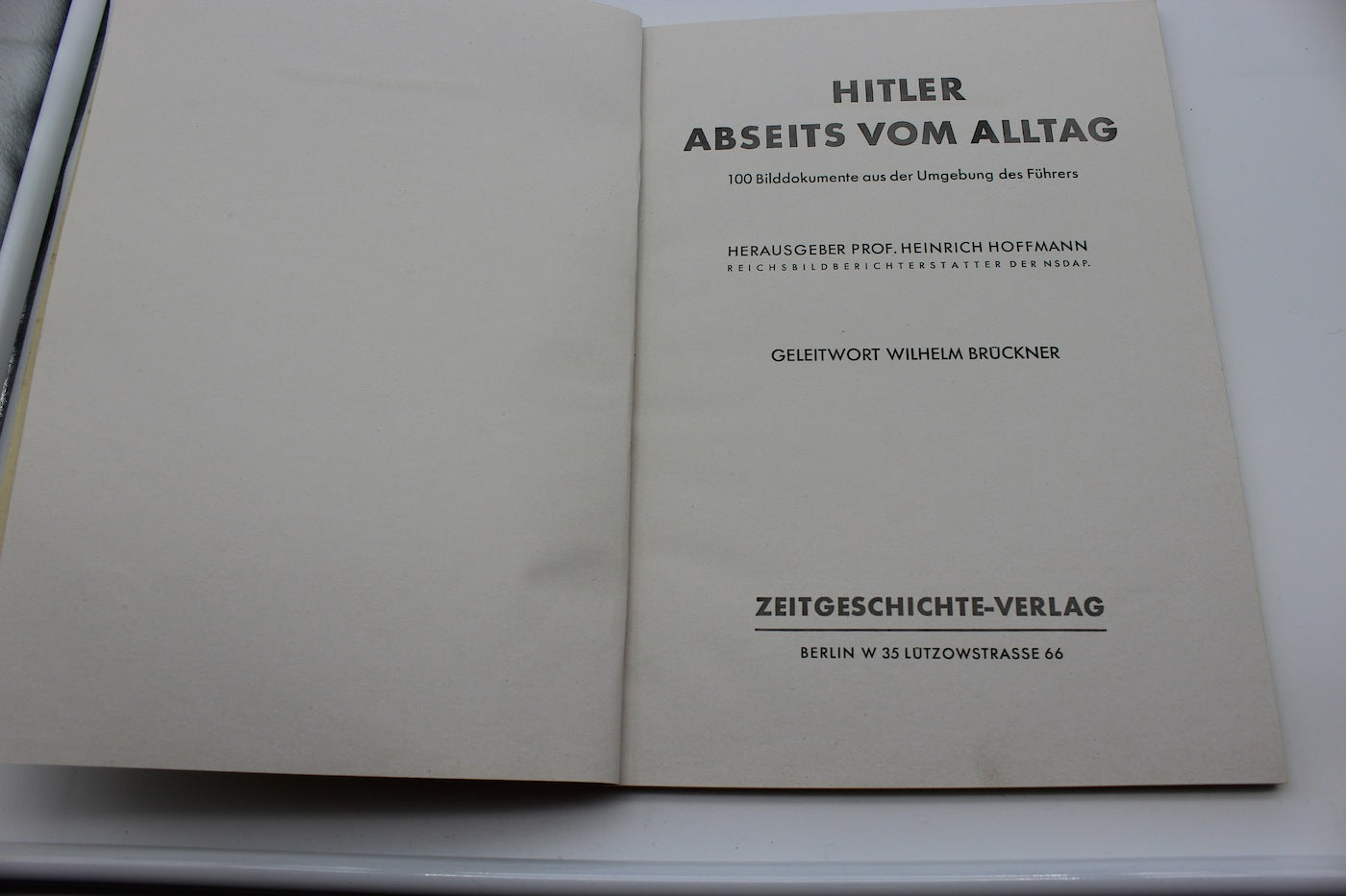 "Hitler Abseit vom Alltag" - H.Hoffmann -