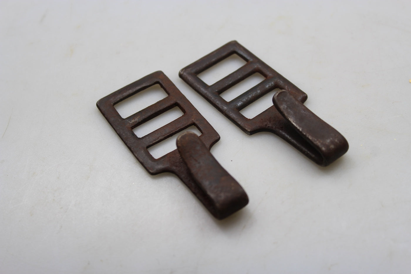 Coppia di ganci spallaccio truppa REI WW 2
