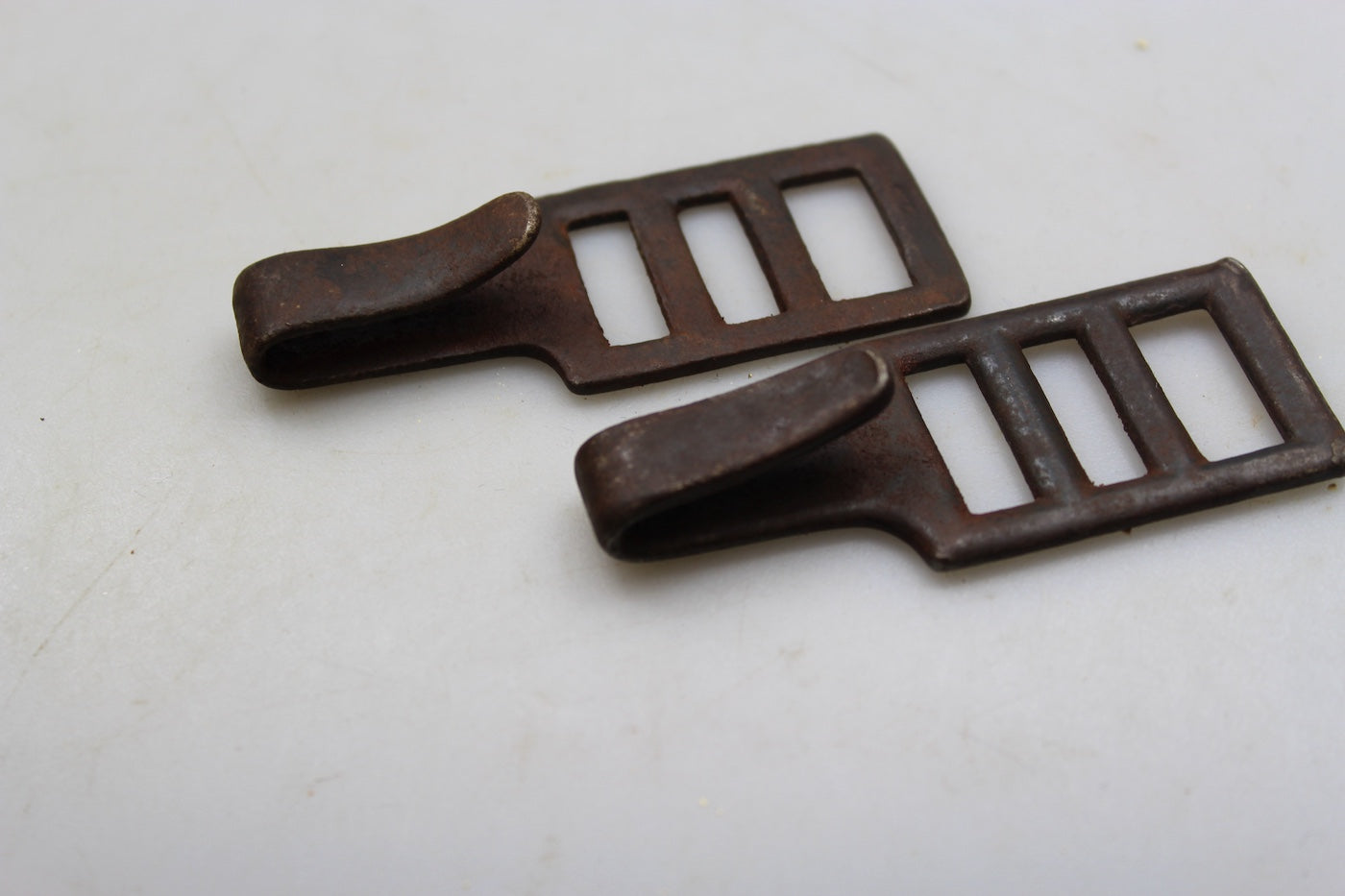 Coppia di ganci spallaccio truppa REI WW 2