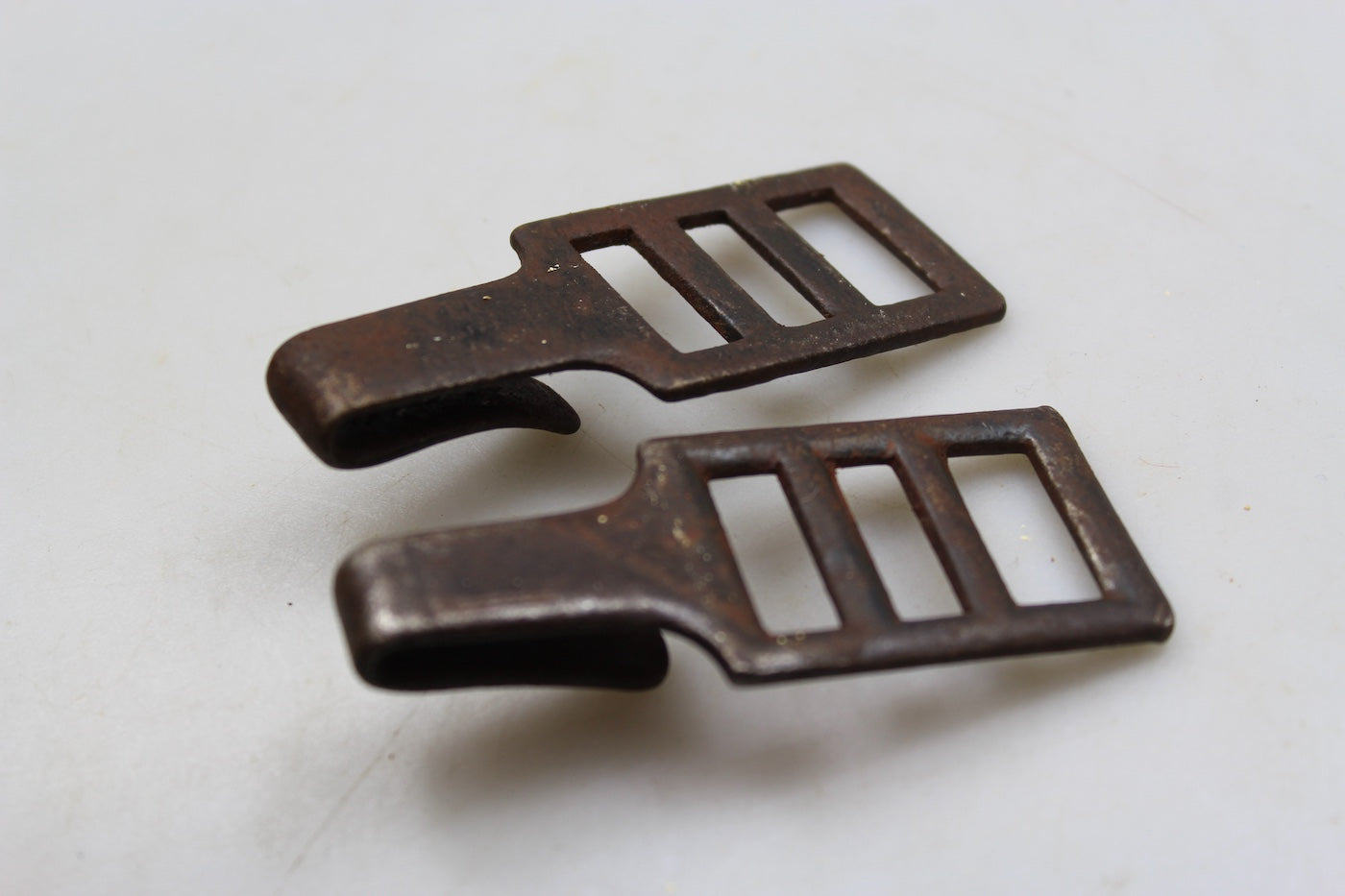 Coppia di ganci spallaccio truppa REI WW 2