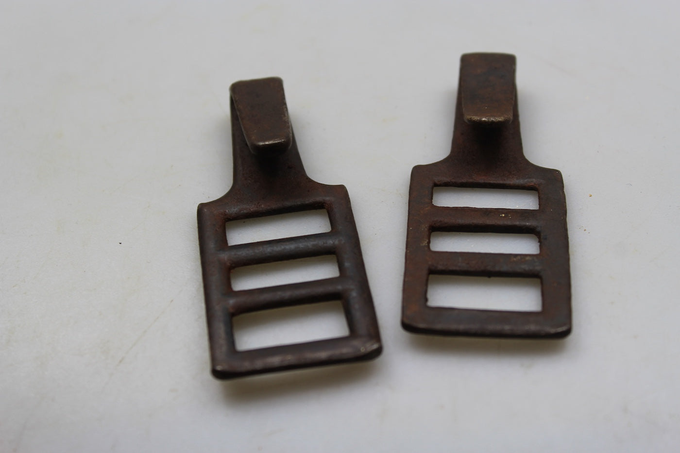 Coppia di ganci spallaccio truppa REI WW 2