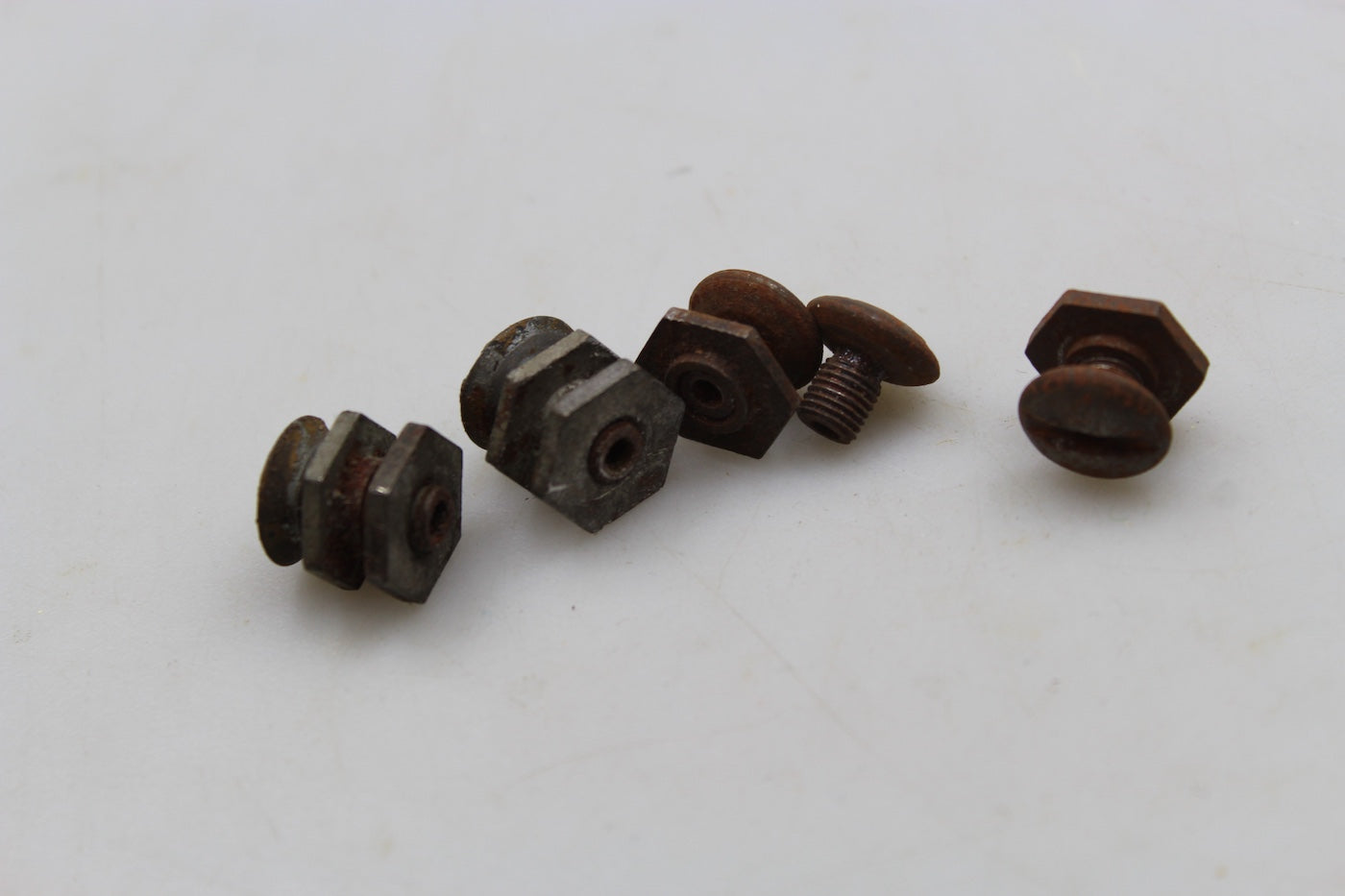 REPRO rivetti elmetto parà M.38 WL WW2