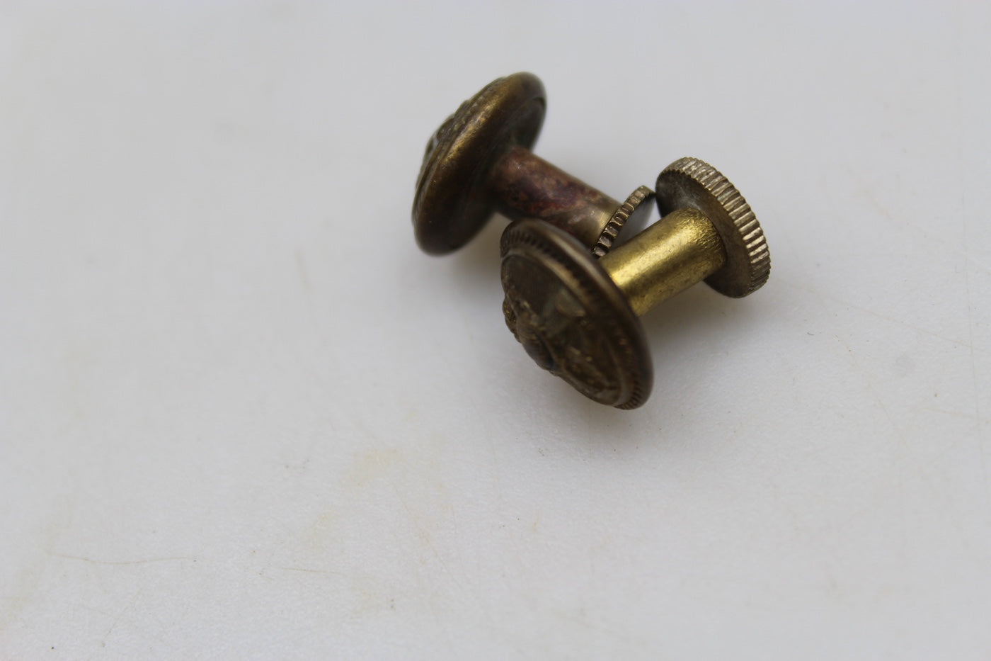 Coppia bottoni a vite spalline M.34 Ufficiale Fanteria REI