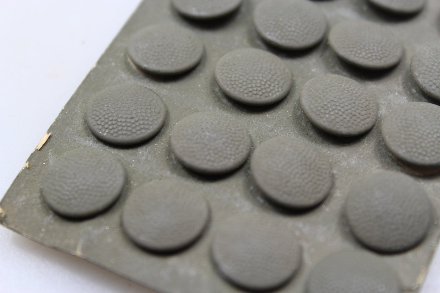 Risma con #24 bottoni da 14mm WH WW 2
