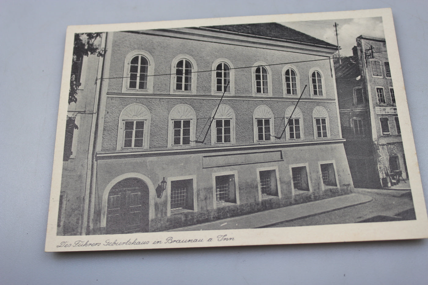 Cartolina postale con casa Natale di Adolf Hitler