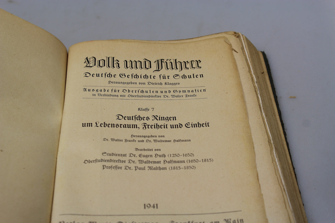 “Volk und Fuhrer” – Libro scolastico del 1941