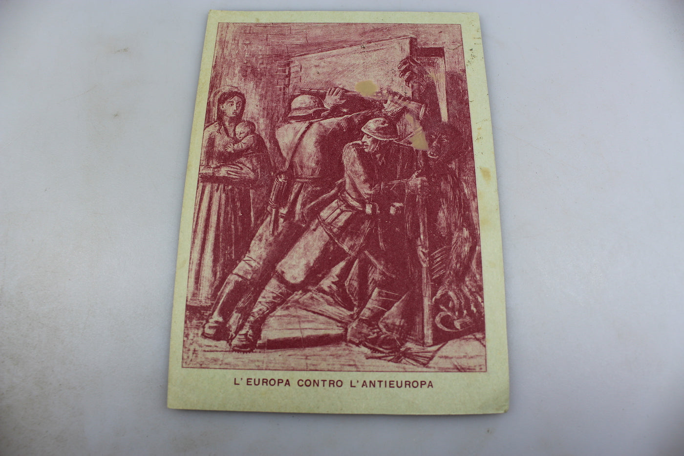 Cartolina postale delle Forze Armate. "L'Europa contro l'Antieuropa"