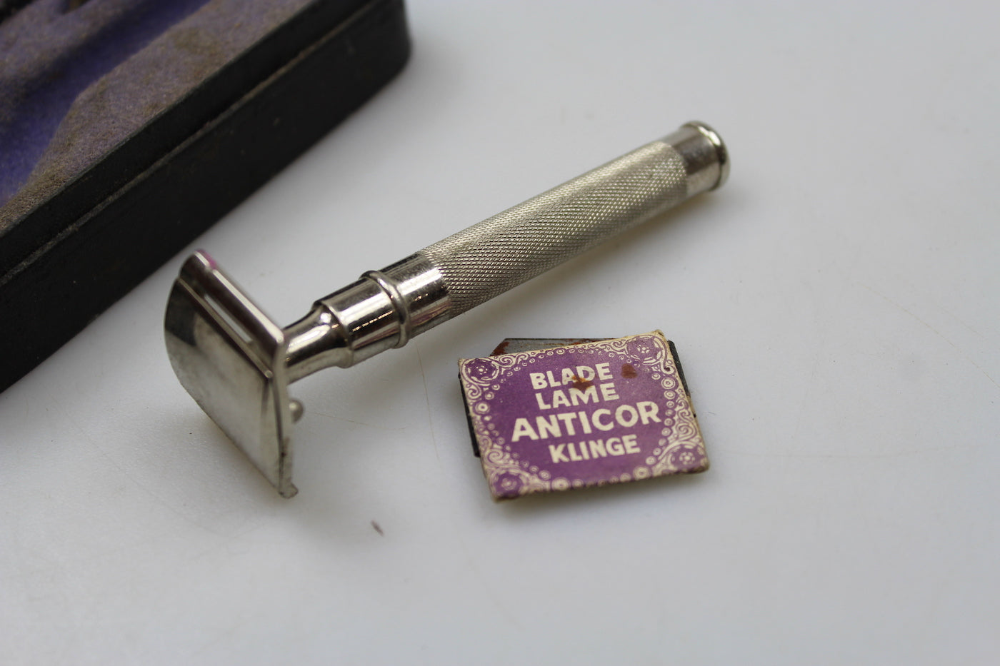 Rasoio "Antikor" con lamette