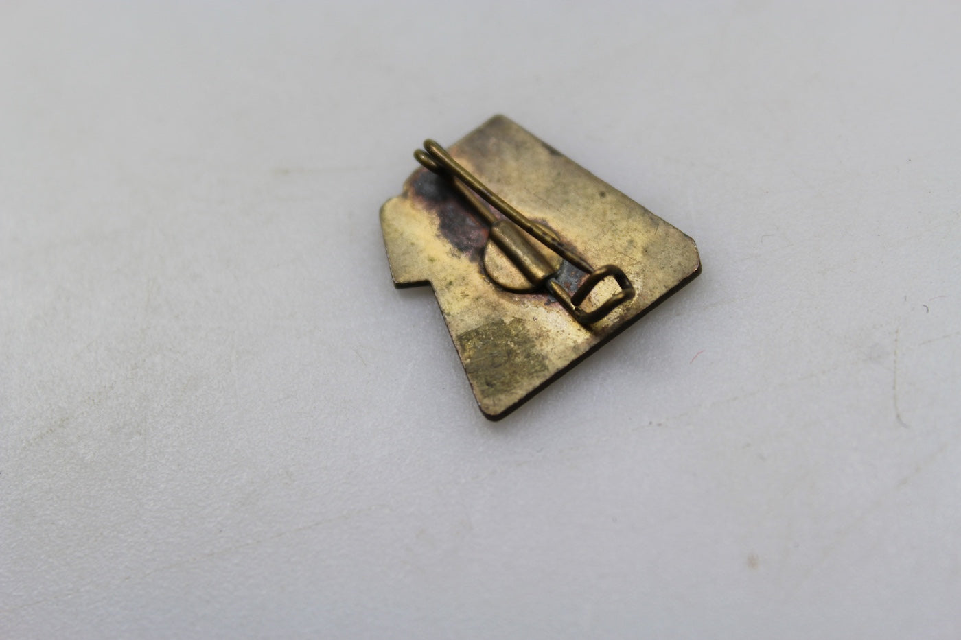 Pin smaltato Spedizioni Chiariva Milano