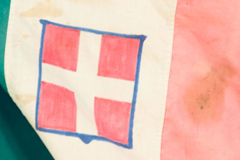 Bandiera tricolore Sabauda completa di asta