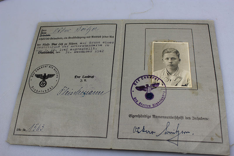 Coppia di patenti di guida, civile e militare Wehrmacht