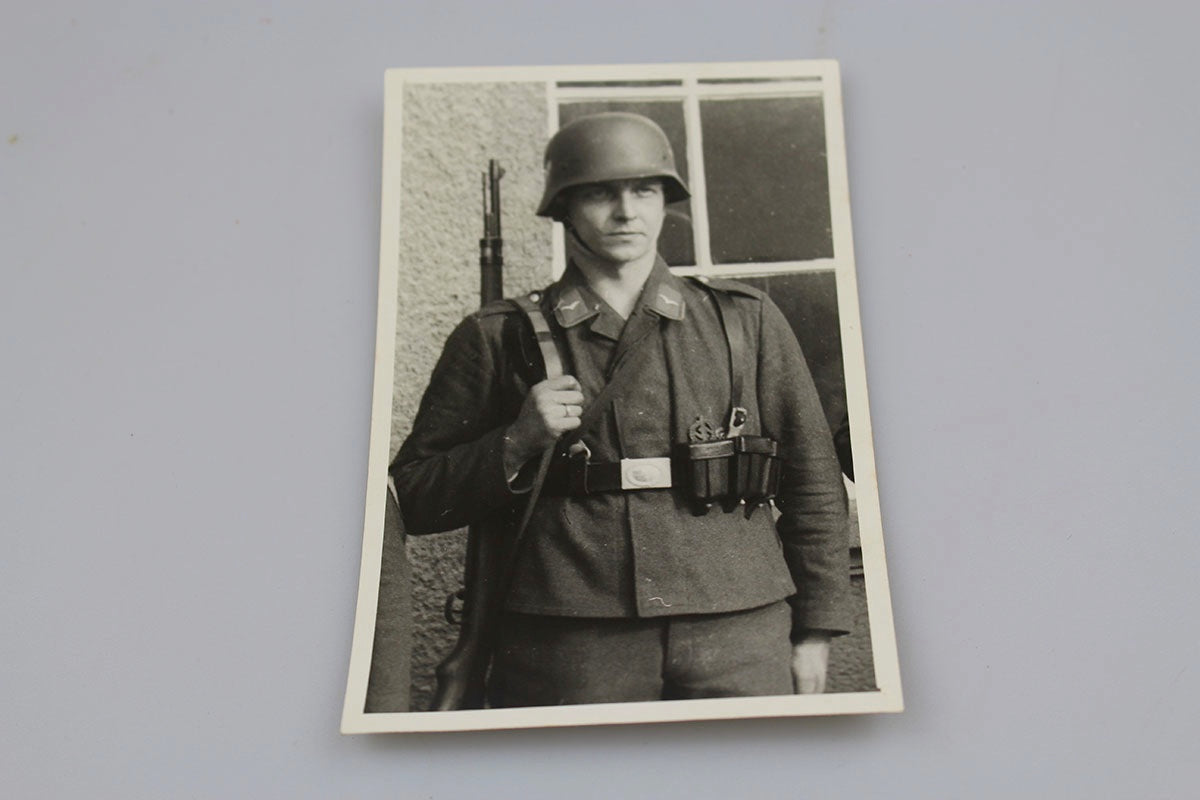 # 9 foto raffiguranti Obergefreiter Luftwaffe