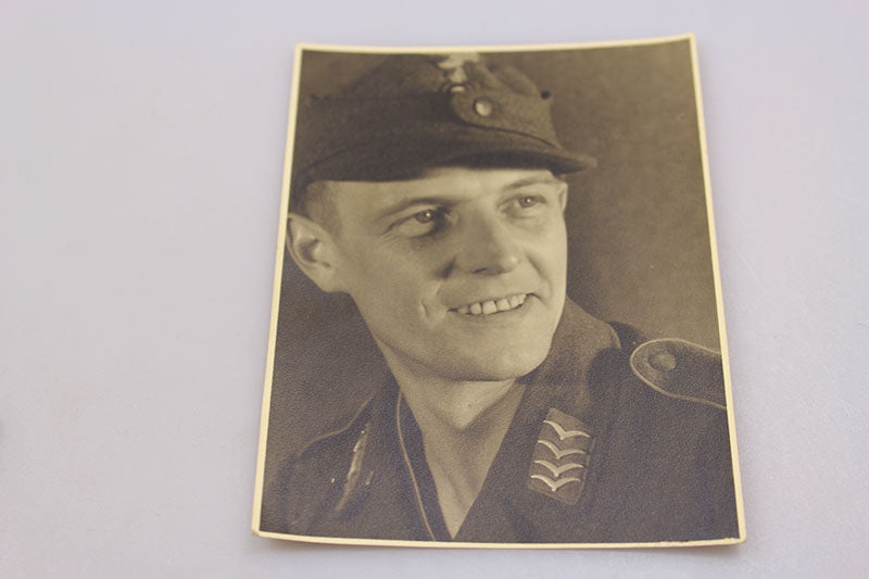 # 9 foto raffiguranti Obergefreiter Luftwaffe