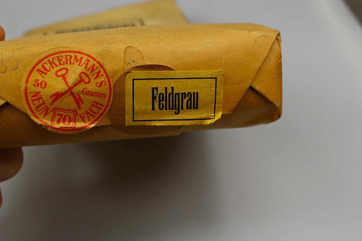 Confezione con 10 spolette di filo feldgrau