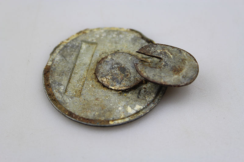 Badge numerato lavoratori fabbrica Junker